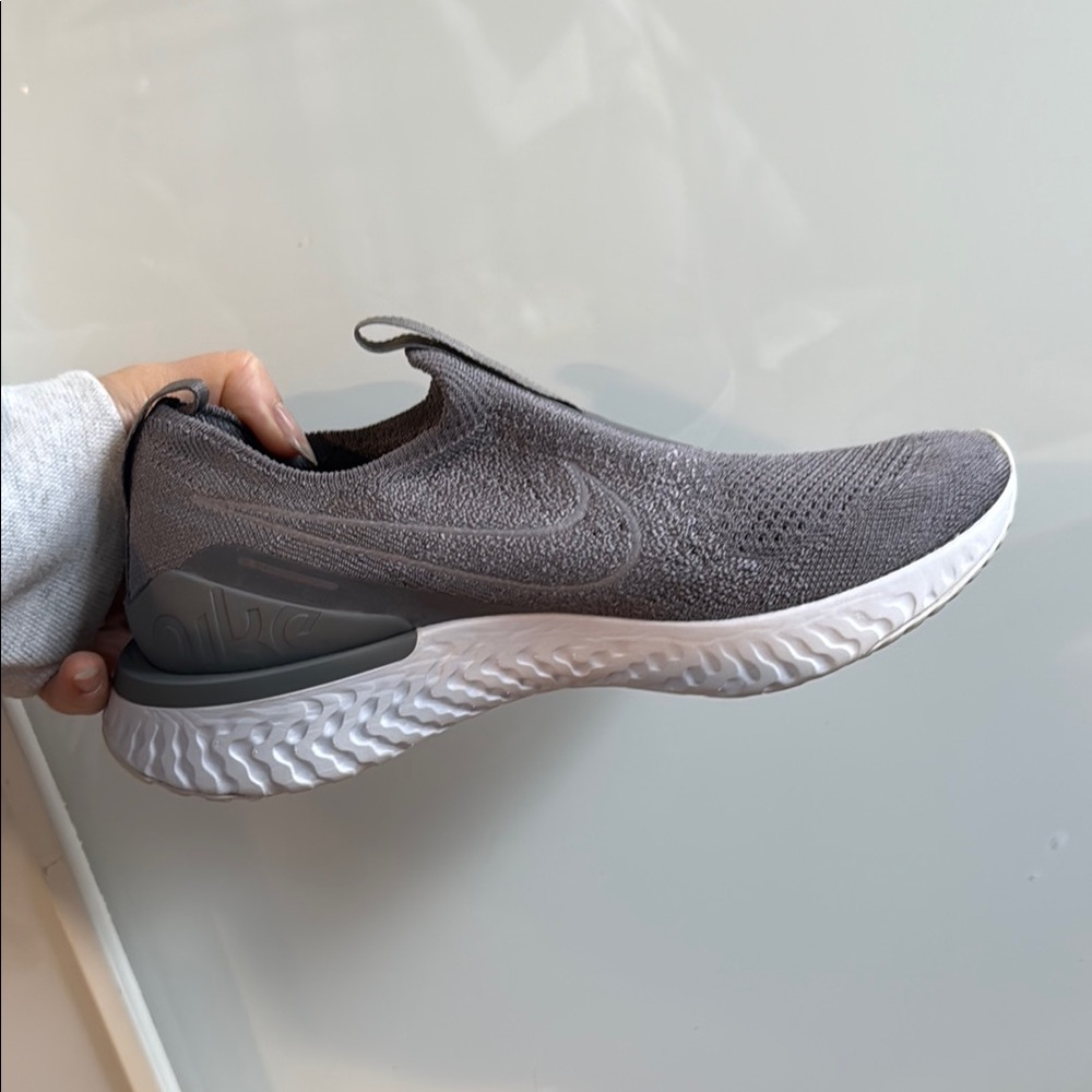 Nike Epic Phantom React - Size 7 - image 2